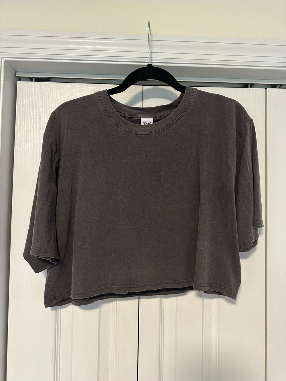 Aritzia TNA Cropped Short Sleeve Tee